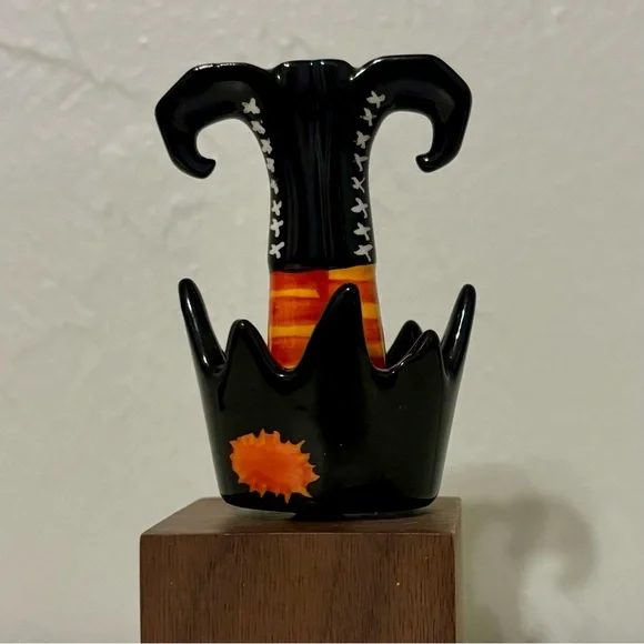 Nora Fleming Mini Halloween Witches Feet A125 Retired Halloween - Picture 1 of 4